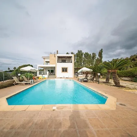 Seafront Agnanti In Paphos With Private Pool And Games Villa *